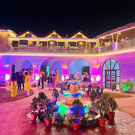 La Pahi Palace- Banquet And Resort Sakri East 外观 照片