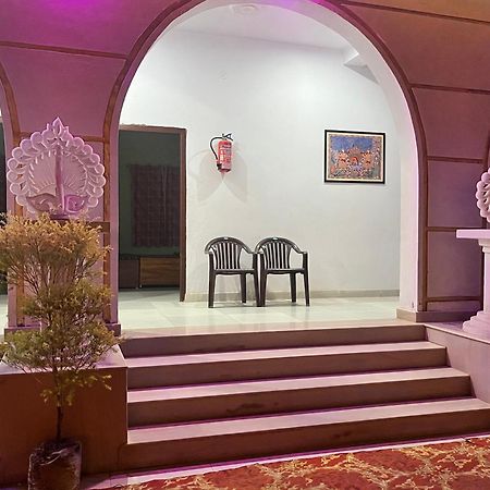 La Pahi Palace- Banquet And Resort Sakri East 外观 照片