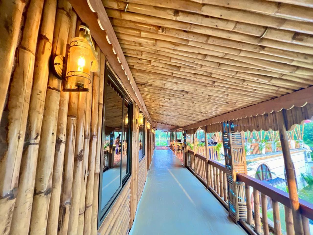 La Pahi Palace- Banquet And Resort Sakri East 外观 照片
