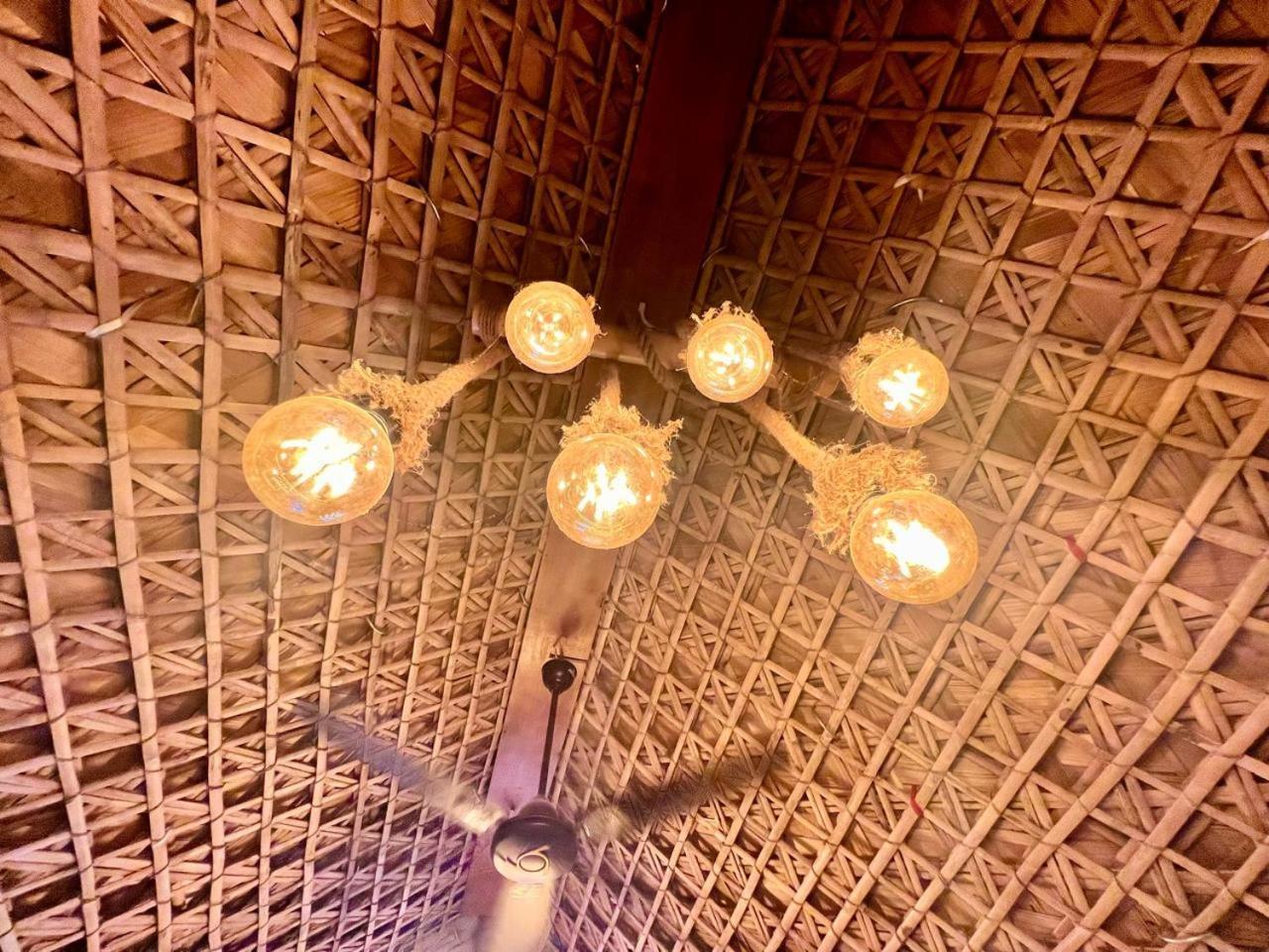 La Pahi Palace- Banquet And Resort Sakri East 外观 照片