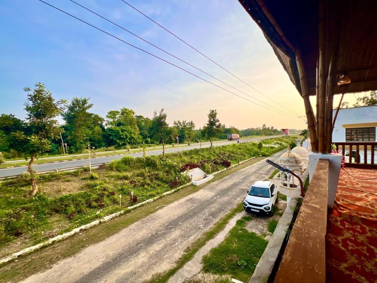 La Pahi Palace- Banquet And Resort Sakri East 外观 照片