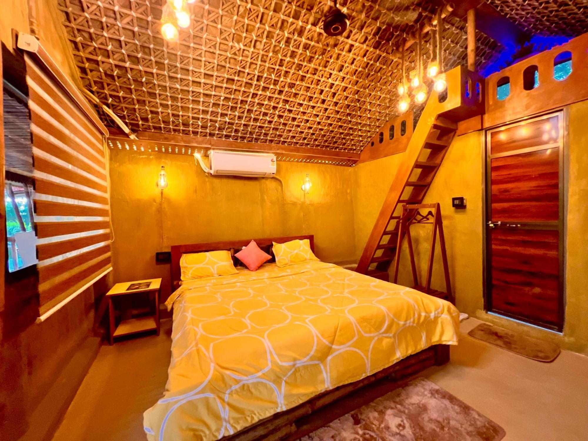 La Pahi Palace- Banquet And Resort Sakri East 外观 照片