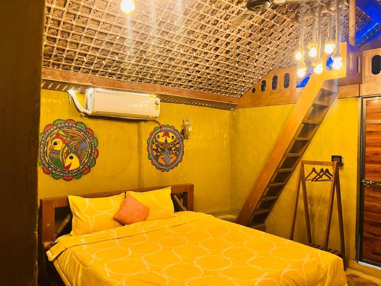 La Pahi Palace- Banquet And Resort Sakri East 外观 照片